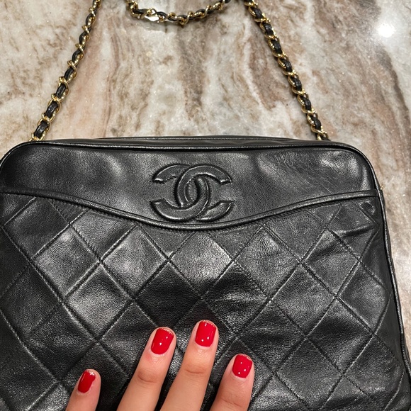 CHANEL crossbody camera bag - converts to shoulder bag - Picture 4 of 15
